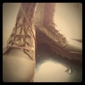 NWOT Nike Jungle boots.